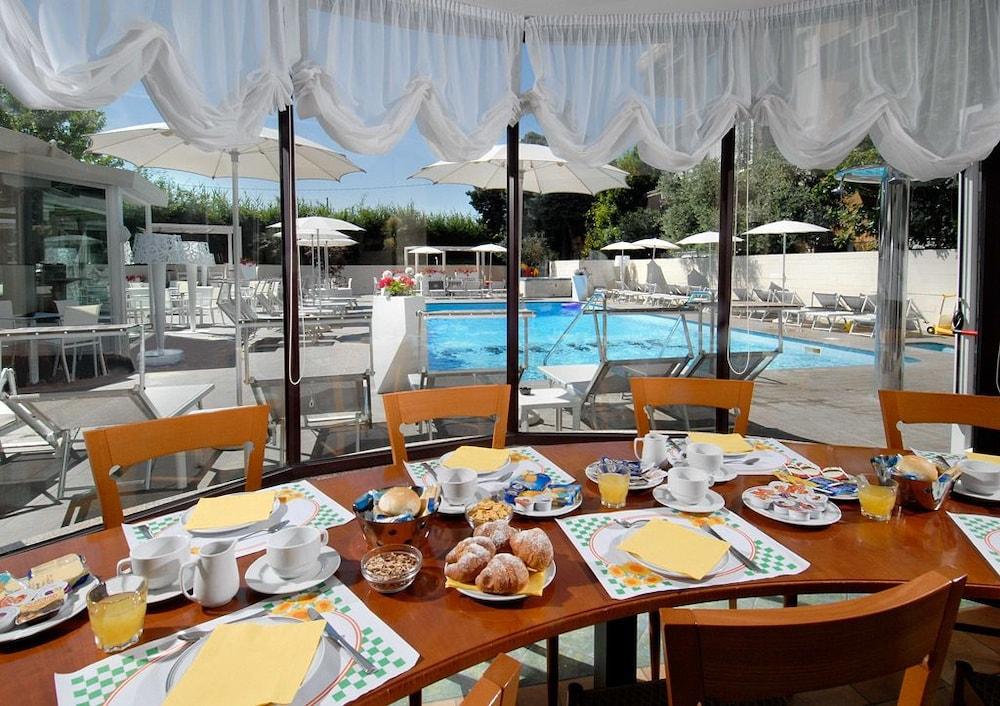 Hotel Pacific Cattolica Dış mekan fotoğraf